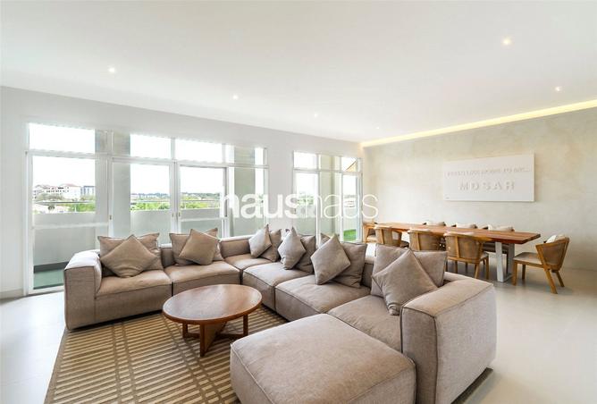 Renovated 3 Bed | 3,302 sqft | Walk to Shops