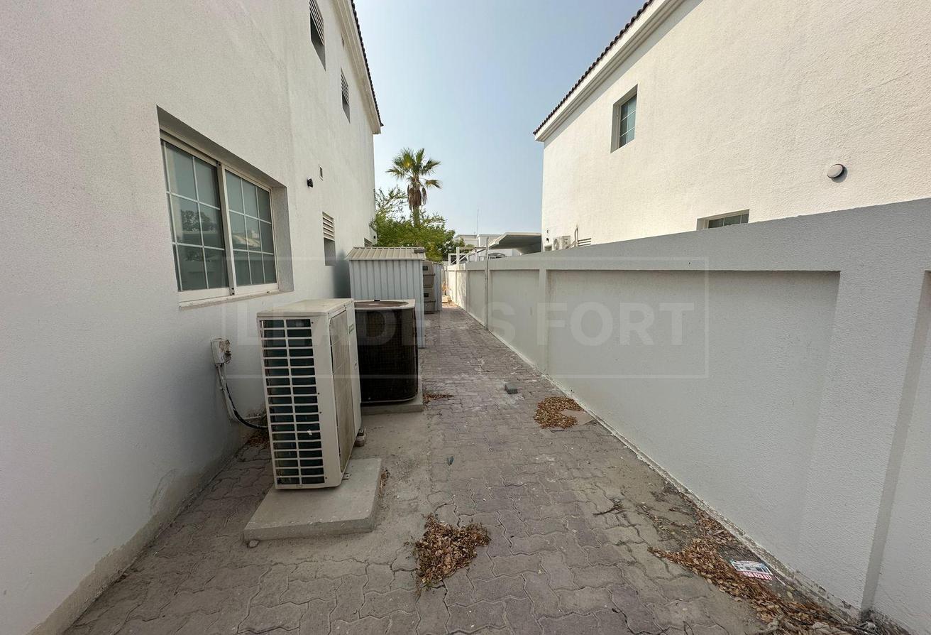 4BR + Maid Villa with Private Pool | Al Safa 2 photo 8