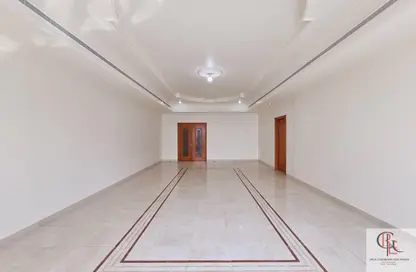Apartment - 3 Bedrooms - 5 Bathrooms for rent in Khalidiya Centre - Cornich Al Khalidiya - Al Khalidiya - Abu Dhabi