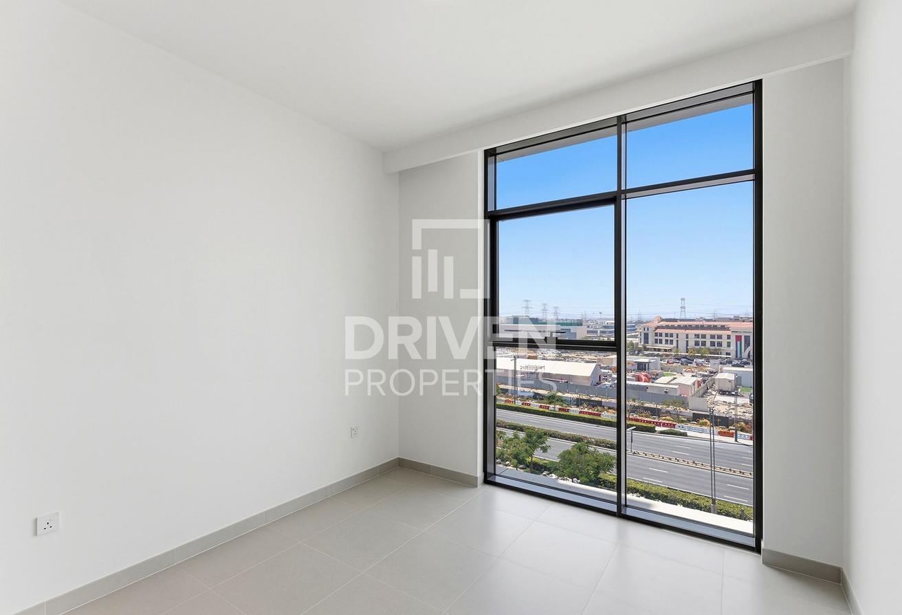 Desirable Brand New Unit | High Floor | Vacant photo 6