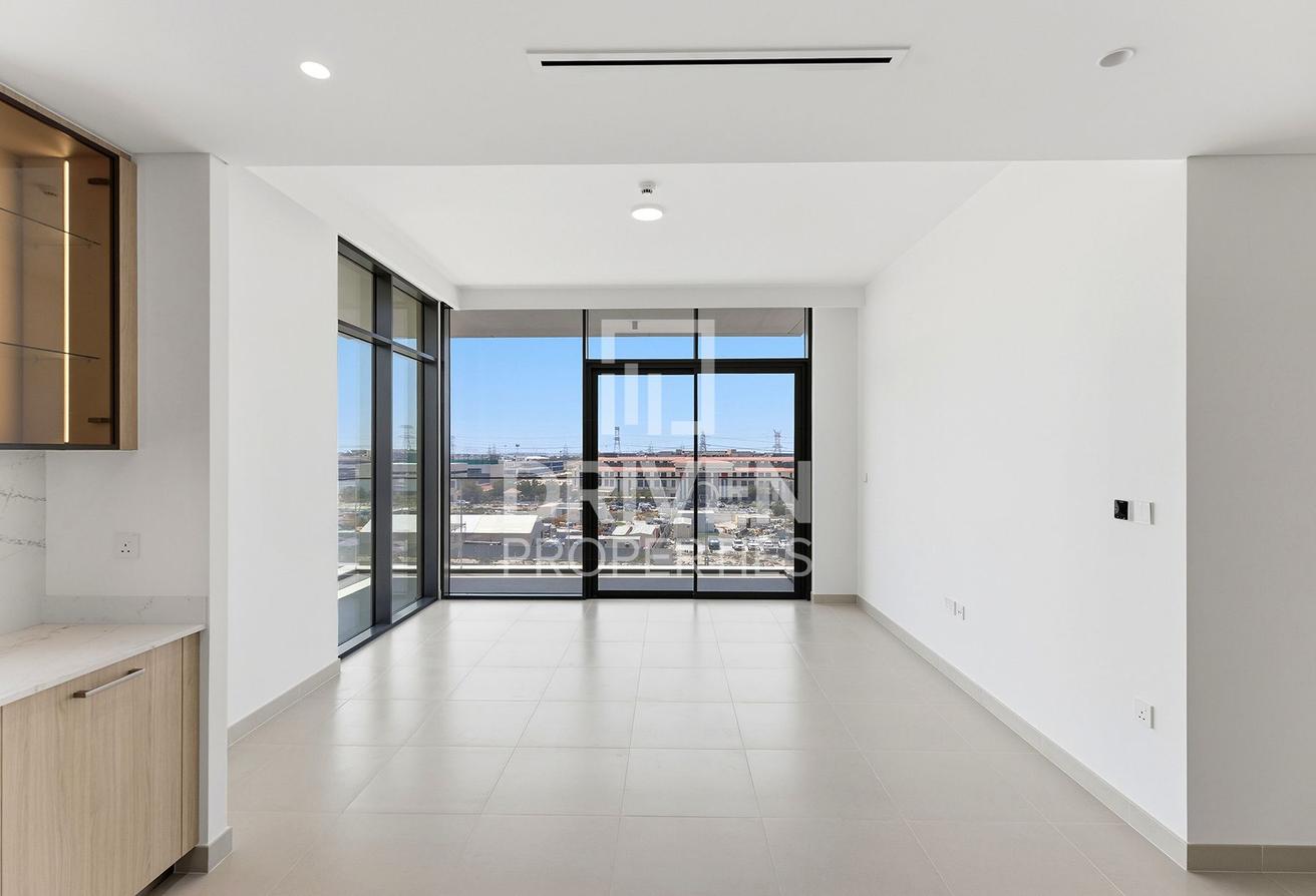 Desirable Brand New Unit | High Floor | Vacant photo 4