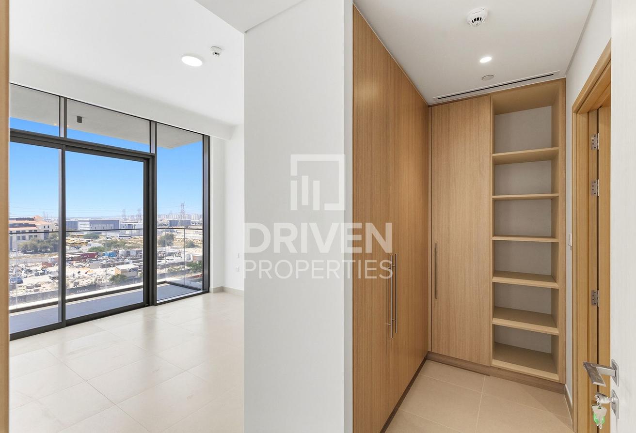 Desirable Brand New Unit | High Floor | Vacant photo 9