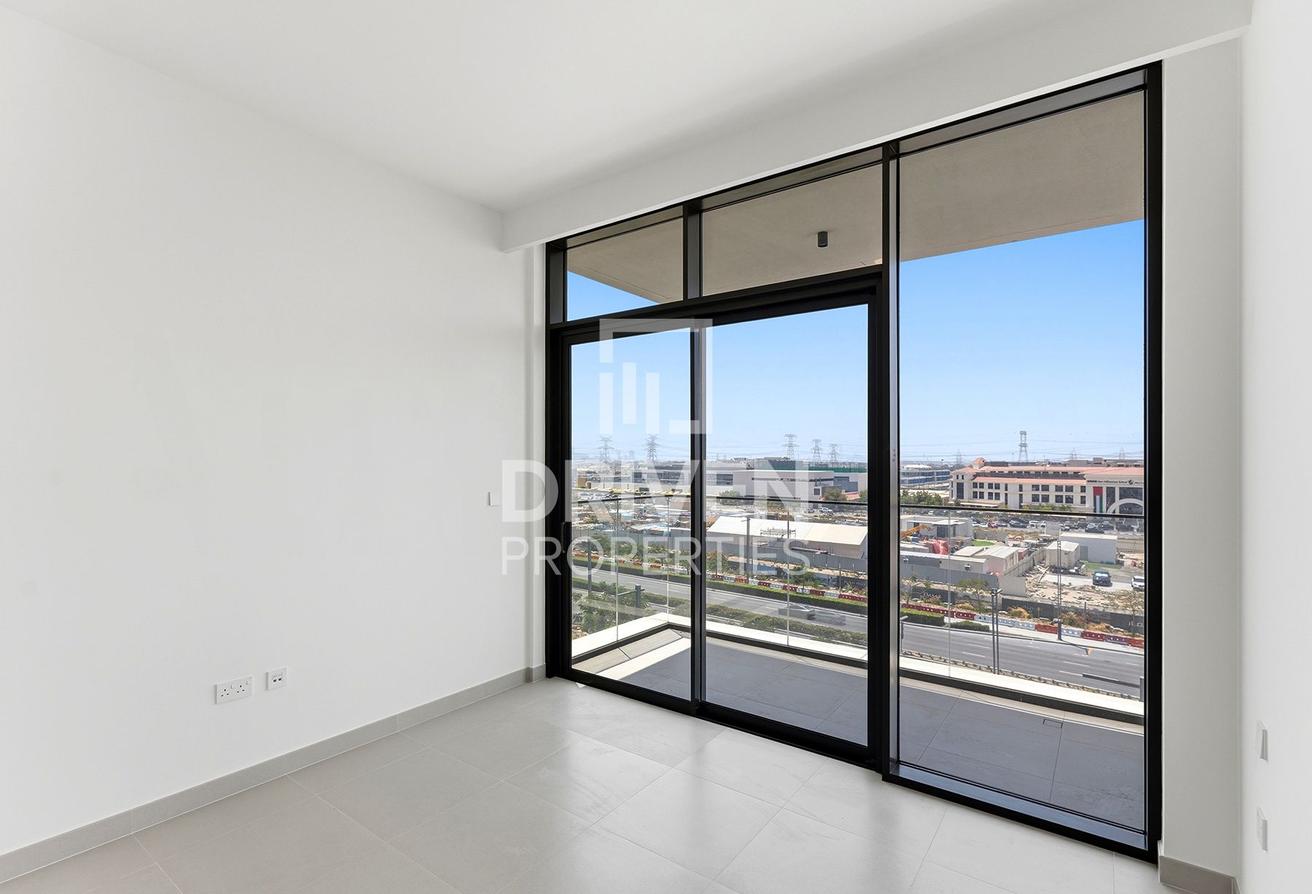 Desirable Brand New Unit | High Floor | Vacant photo 5