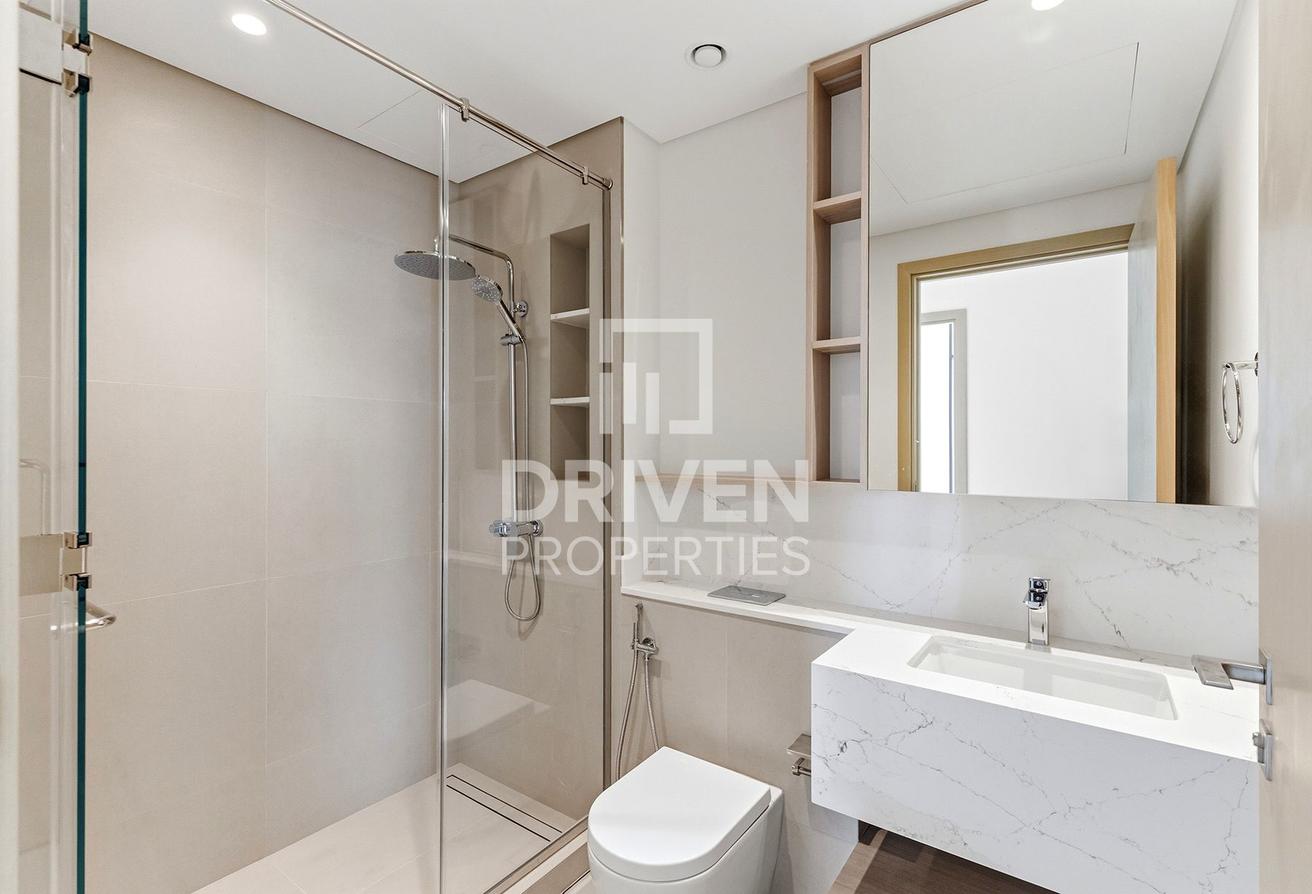 Desirable Brand New Unit | High Floor | Vacant photo 11