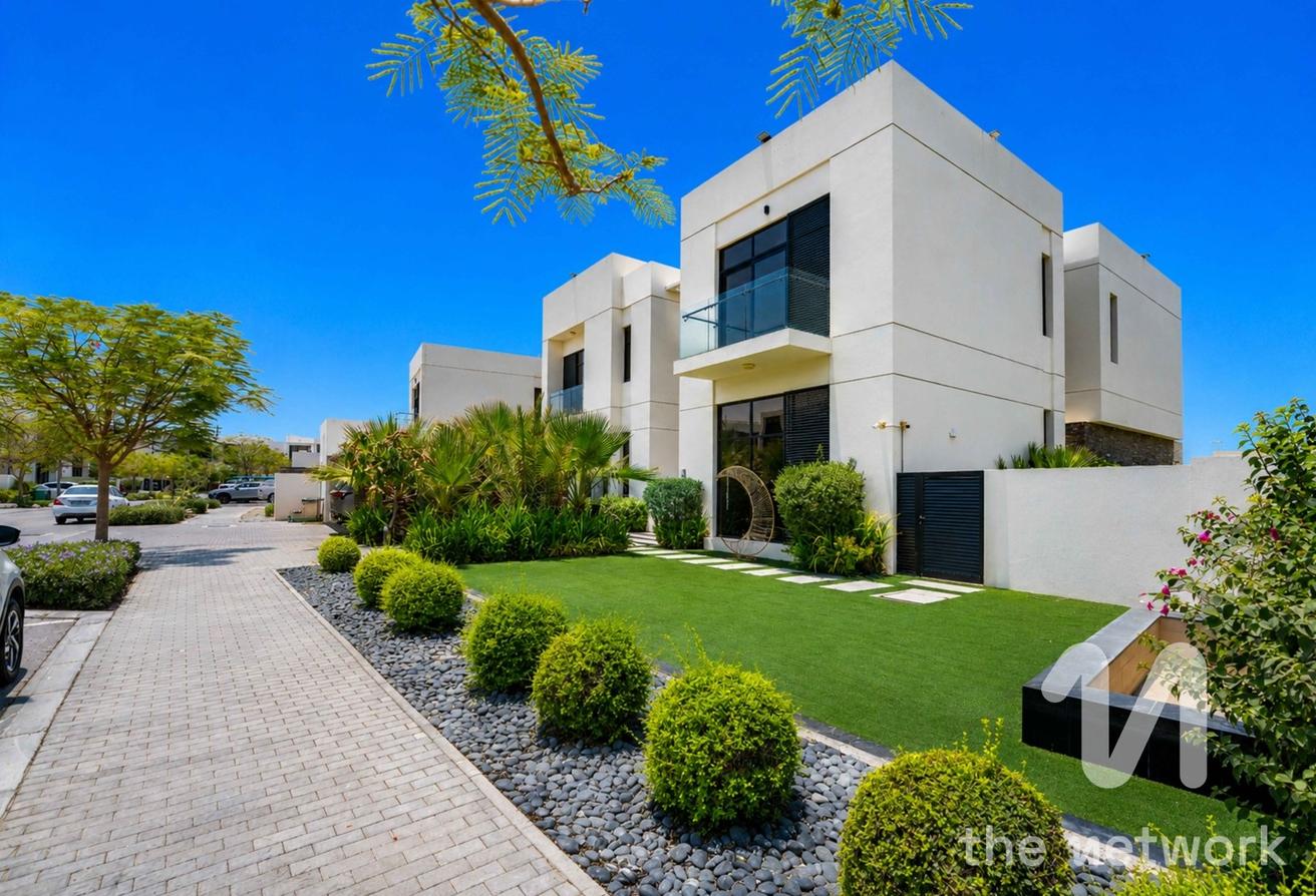 Stunning 6-Bed | Ready to Rent | Furnished photo 3