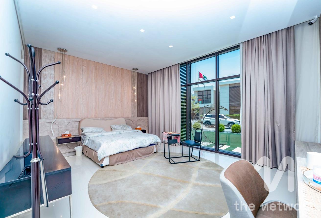 Stunning 6-Bed | Ready to Rent | Furnished photo 8