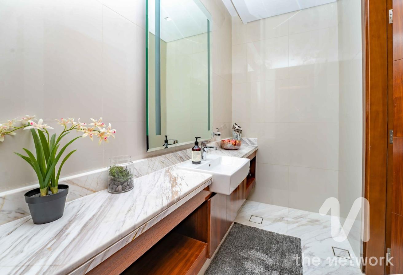Stunning 6-Bed | Ready to Rent | Furnished photo 9