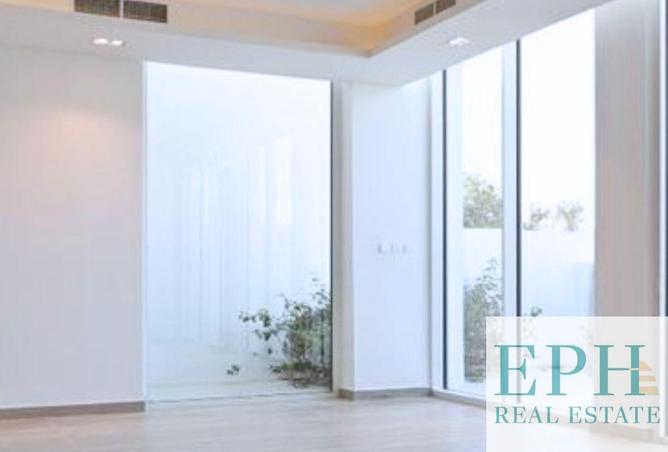 130211000 - Property Image 3