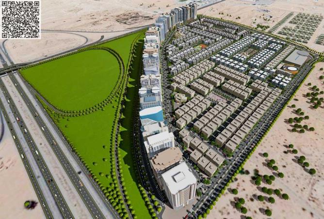 ارض ثالث قطعة من الشارع في جلوبال سيتي