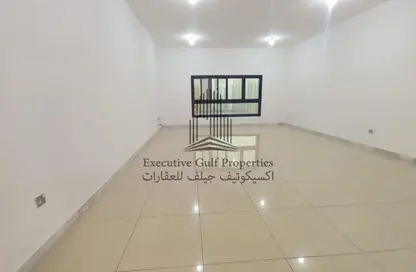 Apartment - 3 Bedrooms - 4 Bathrooms for rent in Hamdan Street - Abu Dhabi