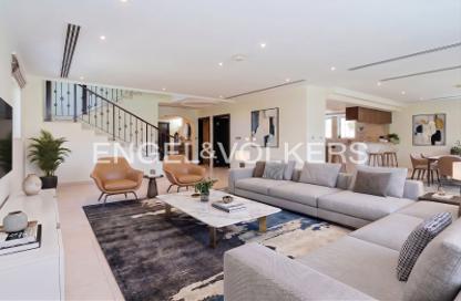 Villa - 4 Bedrooms - 6 Bathrooms for sale in District 4 - Jumeirah Park - Dubai