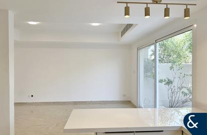 Villa - 3 Bedrooms - 4 Bathrooms for rent in Springs 11 - The Springs - Dubai