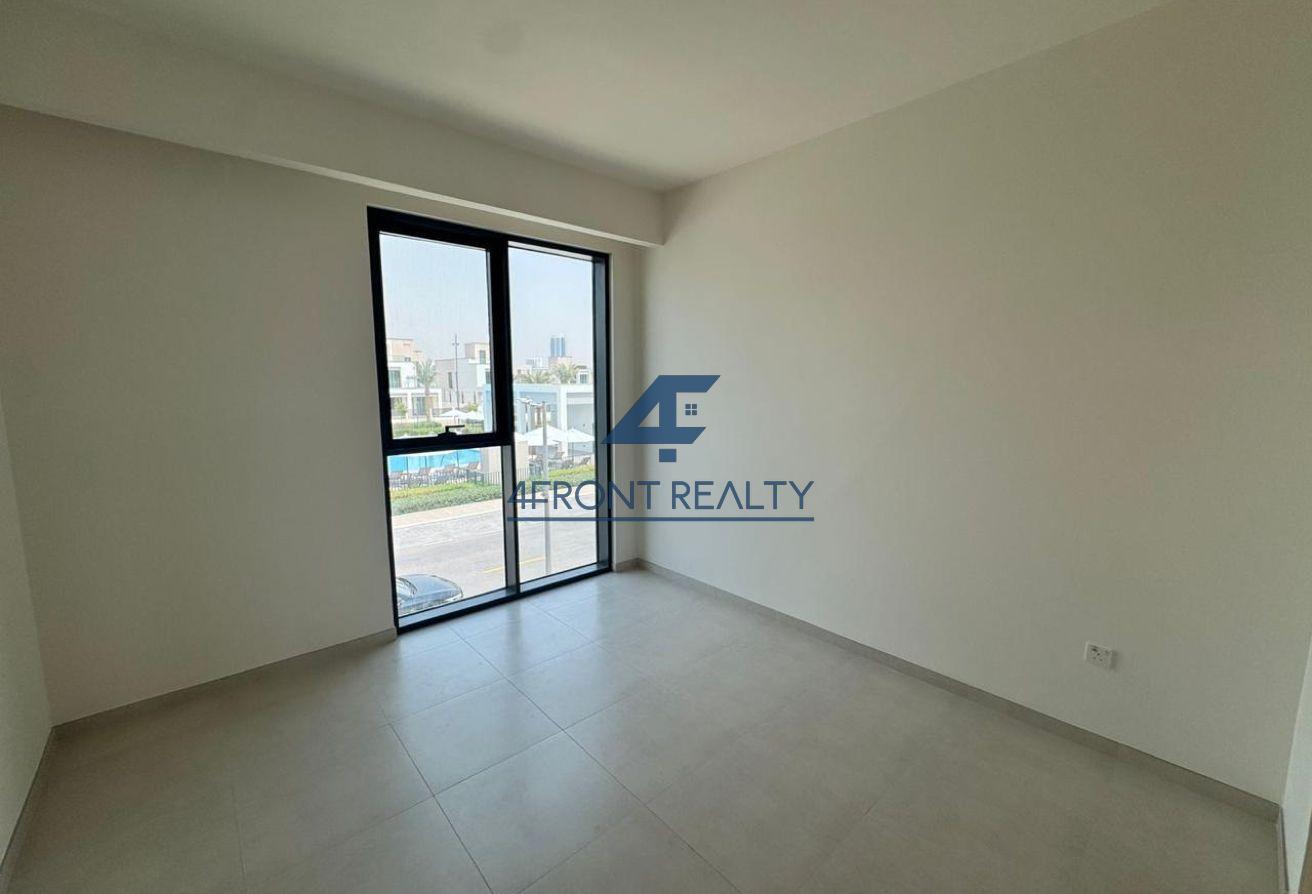 Central Park Backing|Opposite Pool| Expansive Plot photo 7