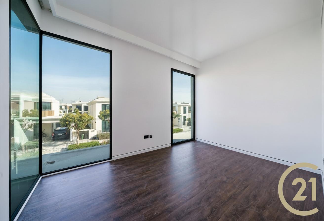 Quiet Location l Upgraded | Vacant photo 12