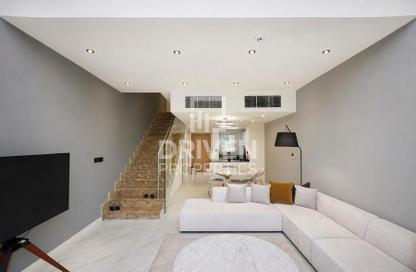 Townhouse - 2 - 3 for rent in Rukan - Dubai