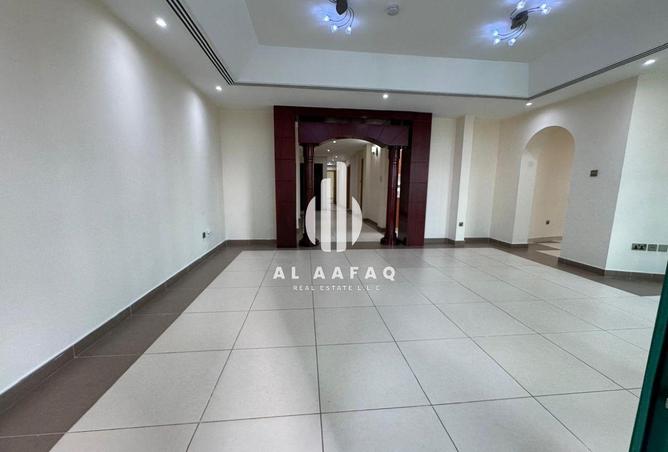 76582902 - Property Image 2