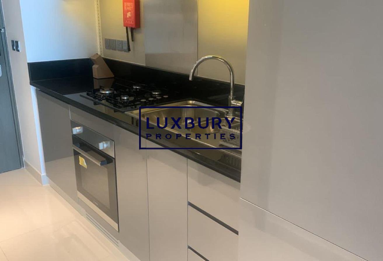 FULLY FURNISHED | WATERFRONT | PRIME LOCATION photo 14