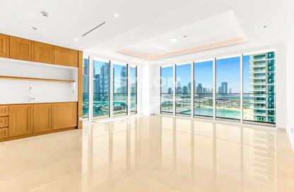 Apartment - 3 Bedrooms - 3 Bathrooms for sale in Palace Beach Residence Tower 1 - Palace Beach Residence - EMAAR Beachfront - Dubai Harbour - Dubai
