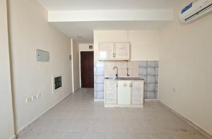 Apartment - Studio - 1 for rent in Fire Station Road - Muwaileh - Sharjah
