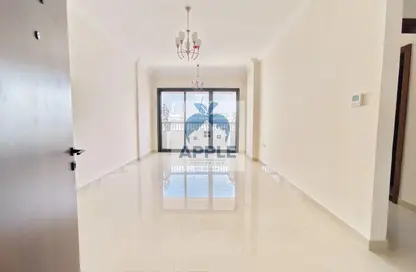 شقة - غرفة نوم - 2 حمامات للايجار في الزاهية 1 - الزاهية - تجارية مويلح - الشارقة