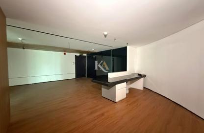 Office Space - Studio - 1 Bathroom for rent in Damac Business Towers - Business Bay - Dubai