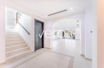 Villa - 3 Bedrooms - 5 Bathrooms for rent in District 7 - Jumeirah Park - Dubai