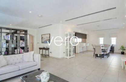 Villa - 3 Bedrooms - 5 Bathrooms for rent in District 7 - Jumeirah Park - Dubai