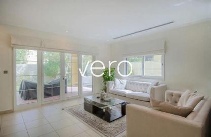 Villa - 3 Bedrooms - 5 Bathrooms for rent in District 7 - Jumeirah Park - Dubai