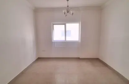 شقة - غرفة نوم - 2 حمامات للايجار في الثاني مويلح - تجارية مويلح - الشارقة