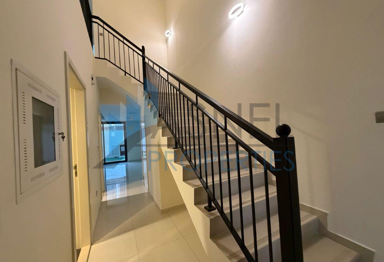 Massive 3-Bed Villa + 5 Bathrooms | Unfurnished photo 3