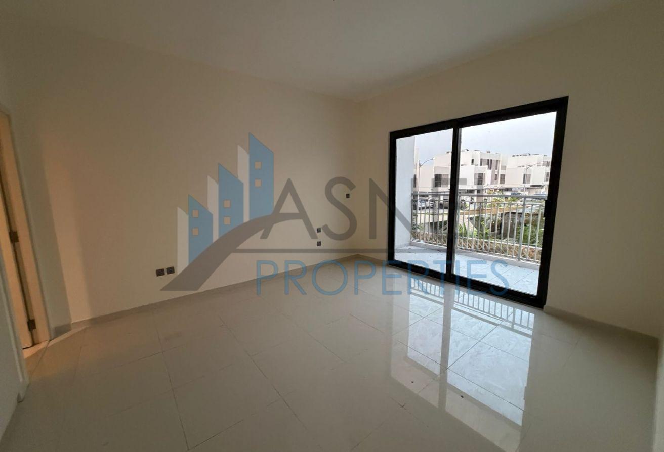 Massive 3-Bed Villa + 5 Bathrooms | Unfurnished photo 9