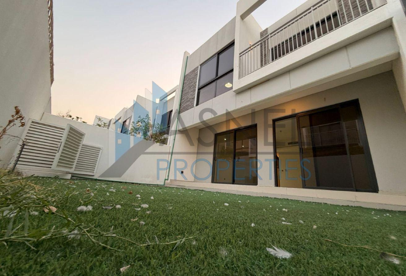 Massive 3-Bed Villa + 5 Bathrooms | Unfurnished photo 25