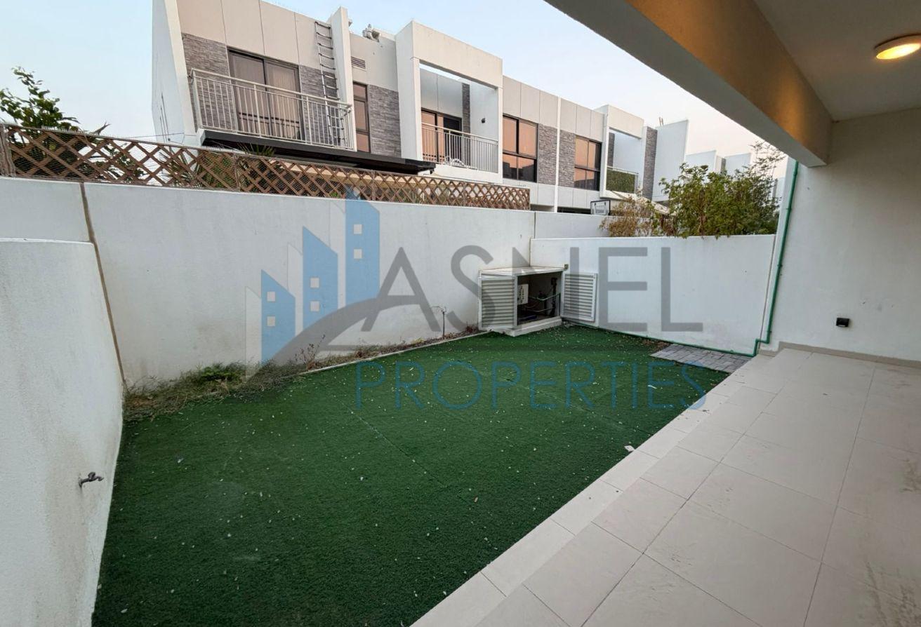 Massive 3-Bed Villa + 5 Bathrooms | Unfurnished photo 12