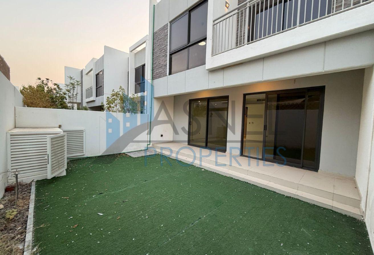 Massive 3-Bed Villa + 5 Bathrooms | Unfurnished photo 24