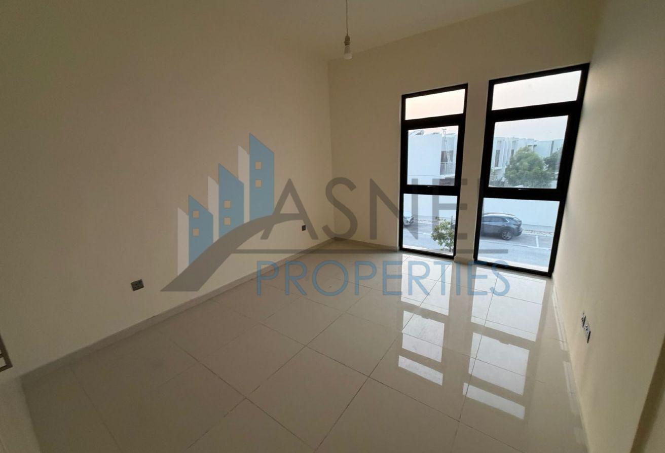 Massive 3-Bed Villa + 5 Bathrooms | Unfurnished photo 15