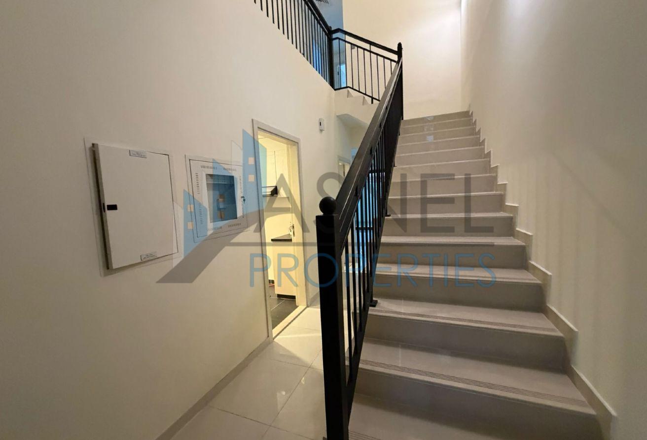 Massive 3-Bed Villa + 5 Bathrooms | Unfurnished photo 6