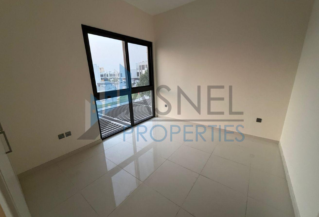 Massive 3-Bed Villa + 5 Bathrooms | Unfurnished photo 13