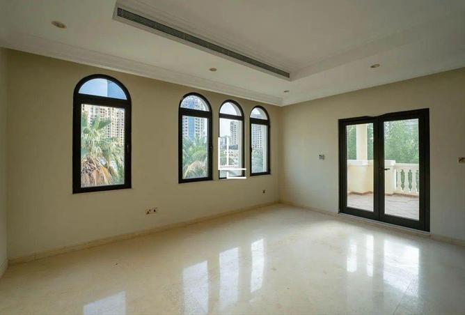 102830083 - Property Image 3