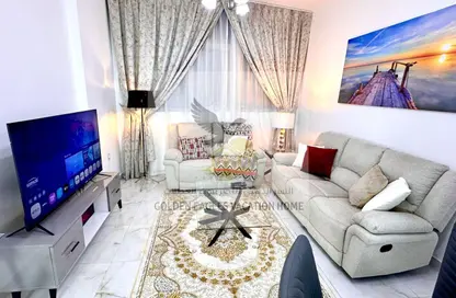 Apartment - 1 Bedroom - 1 Bathroom for rent in Al Qasba Plaza Building - Al Majaz 3 - Al Majaz - Sharjah