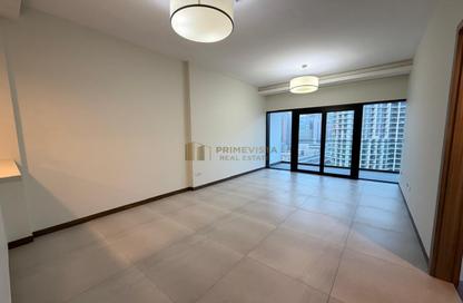 Apartment - Studio - 1 for rent in SOL Bay - Business Bay - Dubai