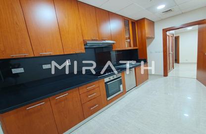 Apartment - 3 Bedrooms - 3 Bathrooms for rent in Silver Sands 2 - Al Mankhool - Bur Dubai - Dubai