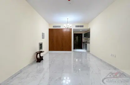 Apartment - 1 Bathroom for rent in Muweileh Community - Muwaileh Commercial - Sharjah