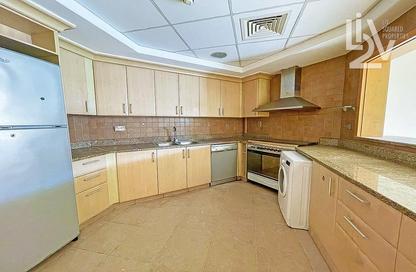 Apartment - 2 Bedrooms - 3 Bathrooms for rent in Al Tamr - Shoreline Apartments - Palm Jumeirah - Dubai