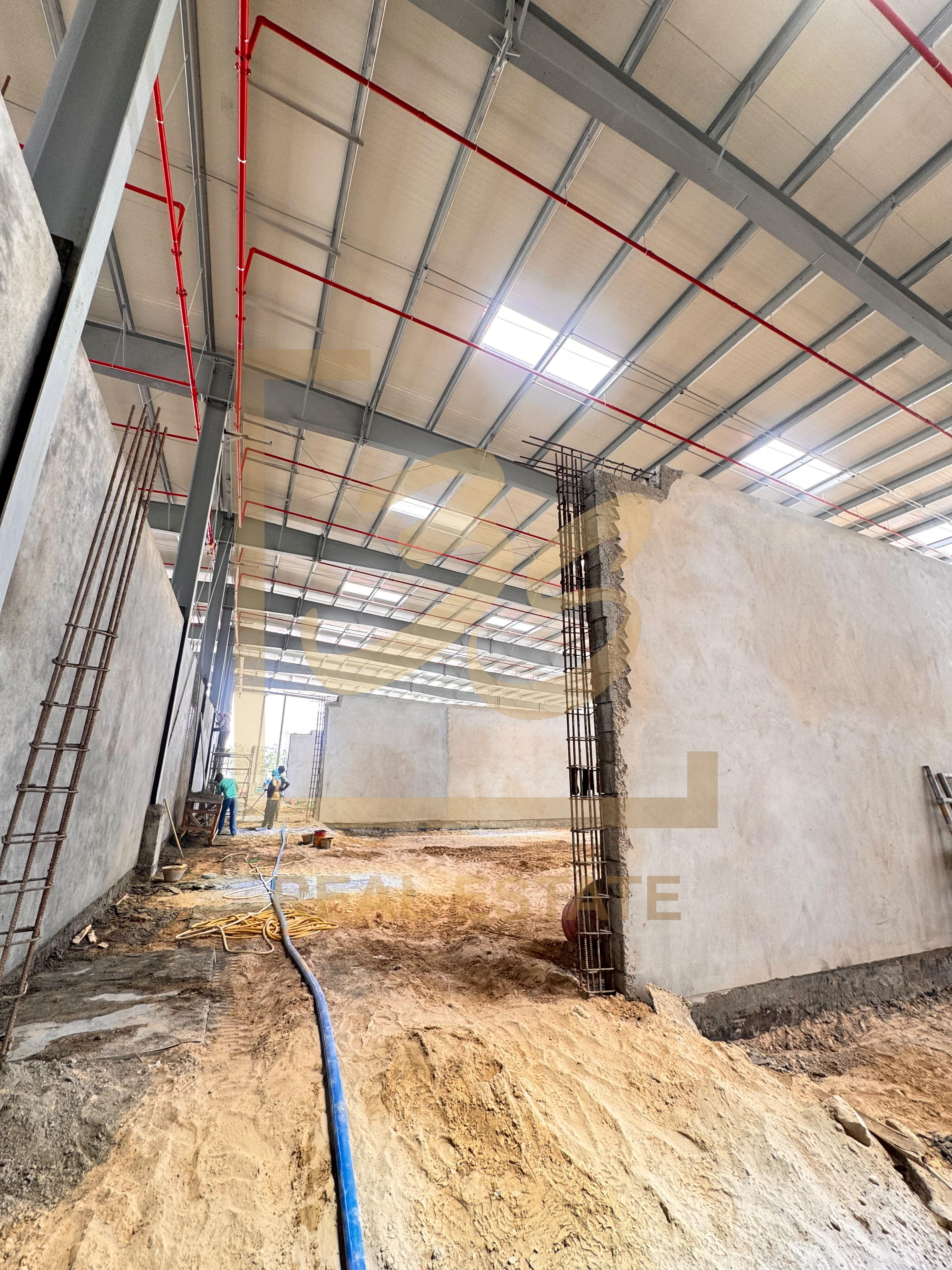 SPACIOUS WAREHOUSE | 113,496 SQFT | PRIME LOCATION by 241773 