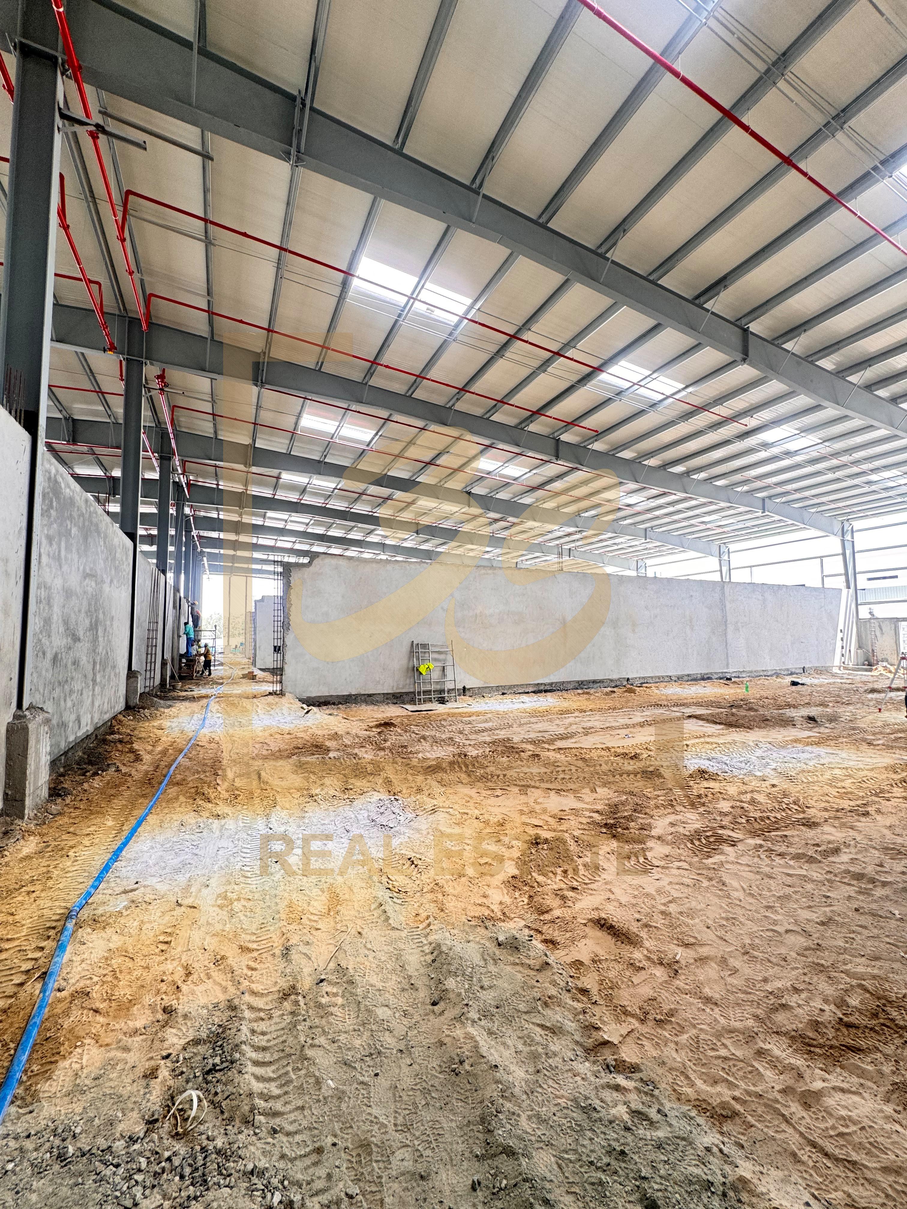 SPACIOUS WAREHOUSE | 113,496 SQFT | PRIME LOCATION by 241773 