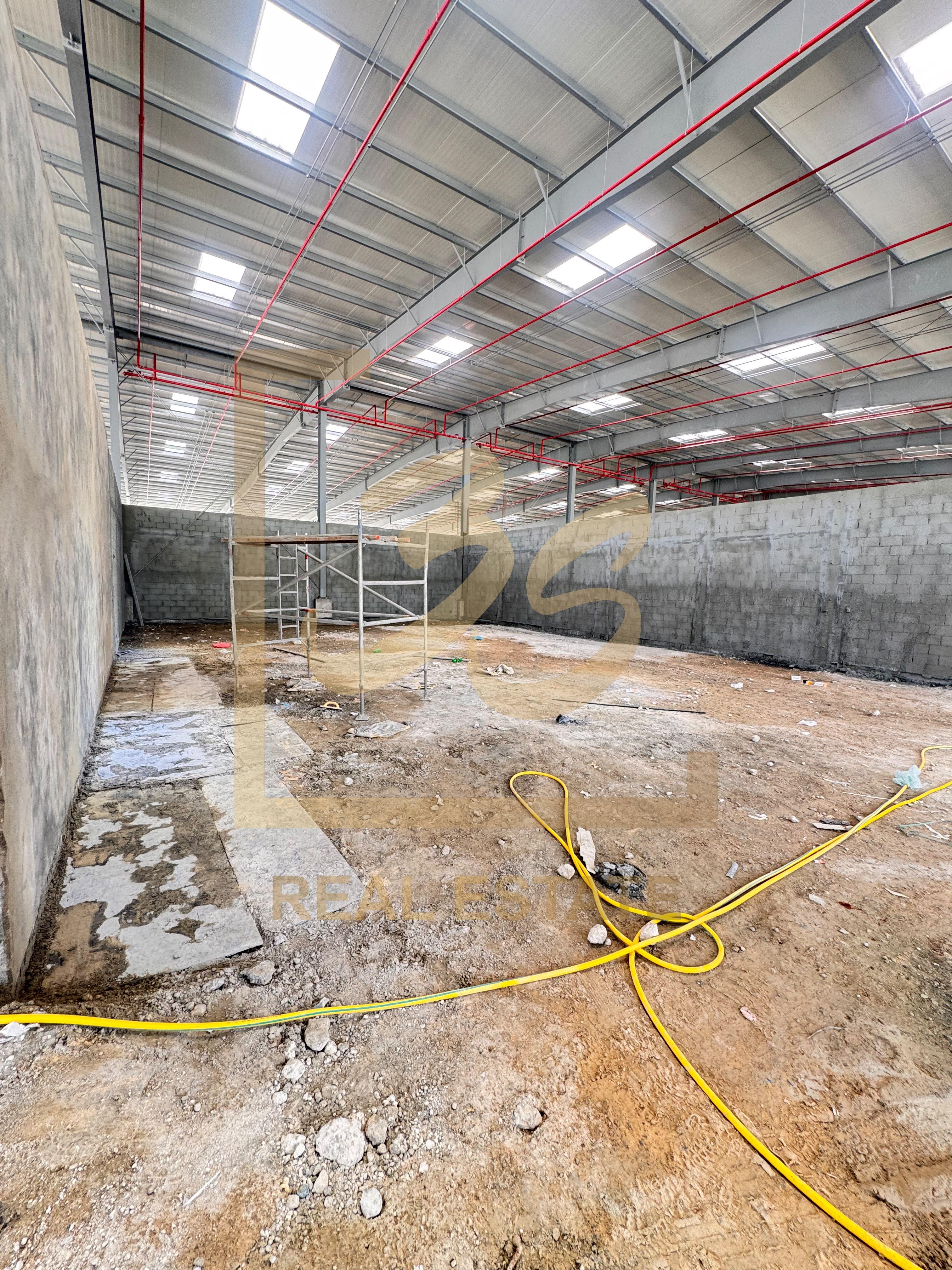 SPACIOUS WAREHOUSE | 113,496 SQFT | PRIME LOCATION by 241773 
