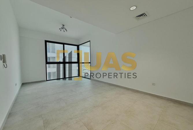 Luxury 1bhk | Steps from metro | Family building
