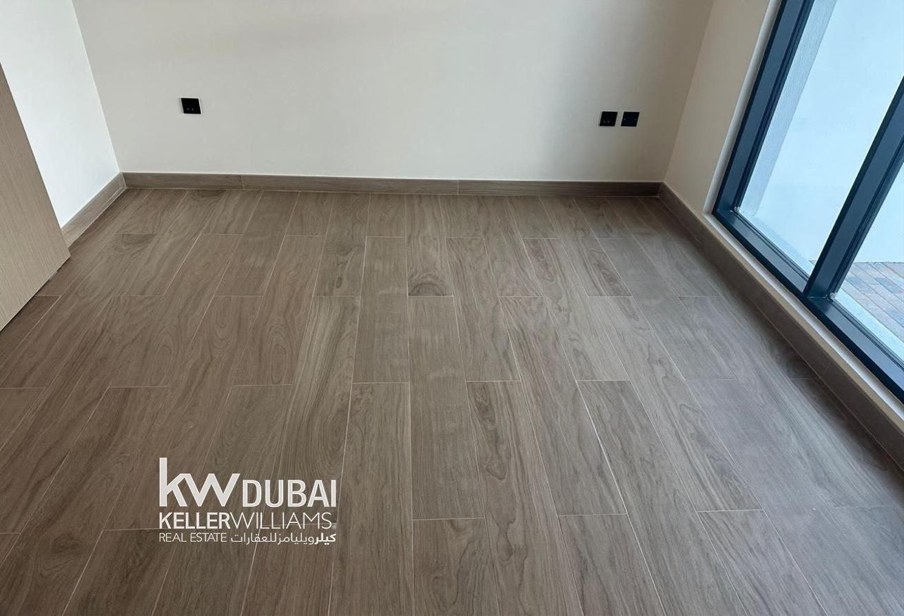 Single Row | Modern | Prime Location photo 2