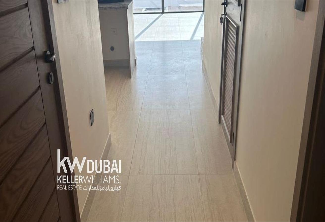 Single Row | Modern | Prime Location photo 4
