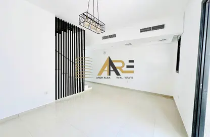 Townhouse - 2 Bedrooms - 4 Bathrooms for rent in Nasma Residence - Al Tai - Sharjah